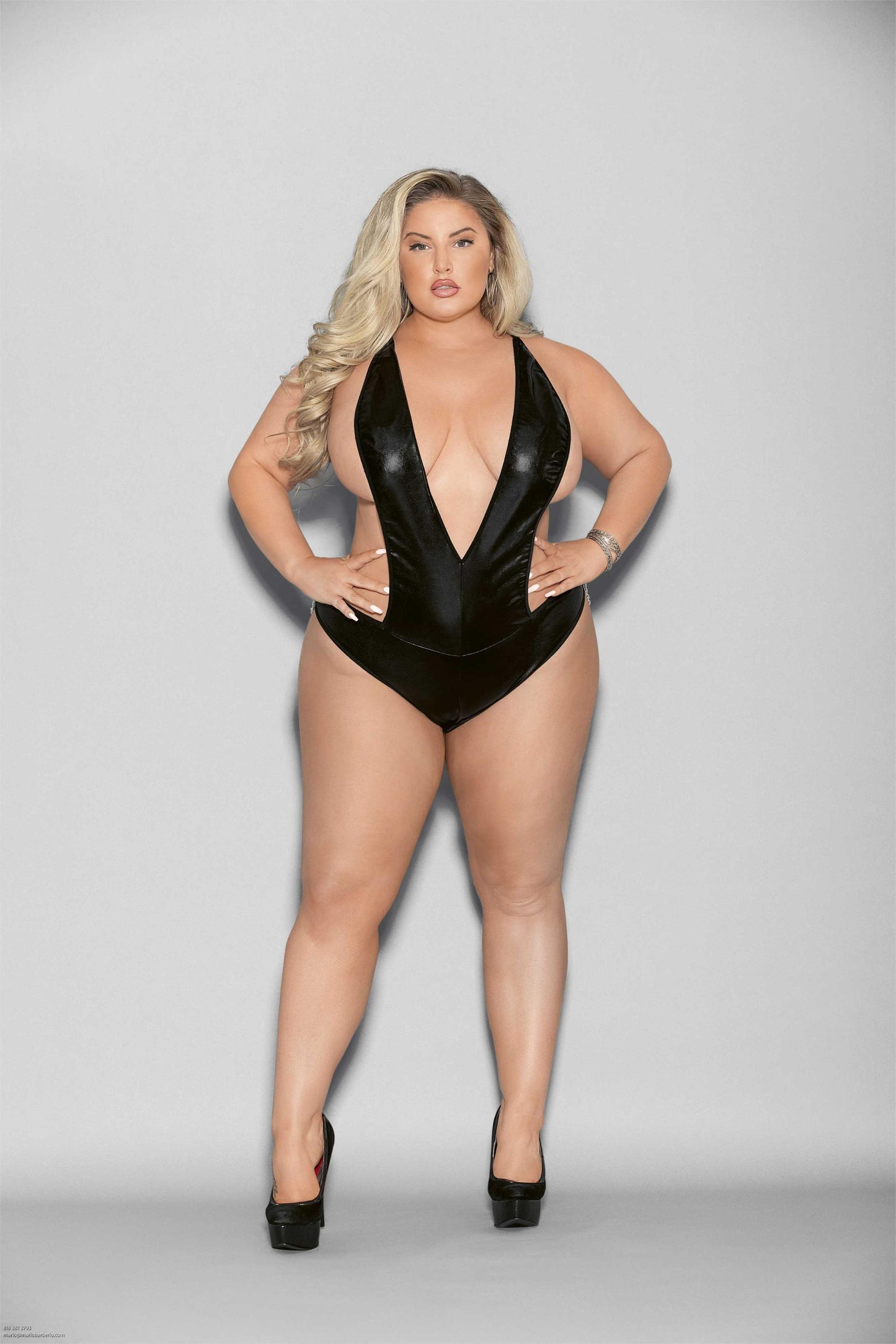 Queen Liquid Look Chain Back Open Crotch Teddy
